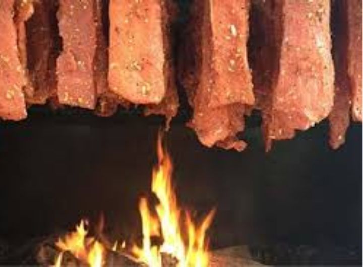 Thịt gác bếp Tây Bắc có phải cứ càng khô càng ngon không?